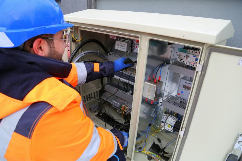 Wat een elektrotechniek installateur precies doet