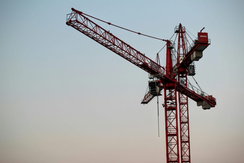 Hoe je de perfecte grote bouwkraan kiest voor je project